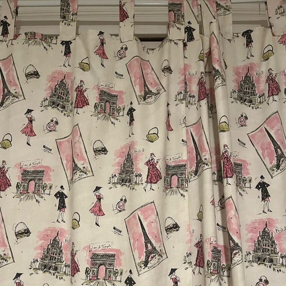 "Emily of Paris " 4 curtain panels - Picture 4 of 11